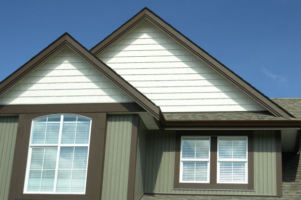 Cost of Vertical Vinyl Siding Repair in Jacksonville